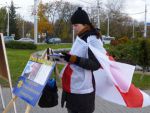Віцебск: Пікеты з бел-чырвона-белым сцягам выклікаюць цікавасць гараджан