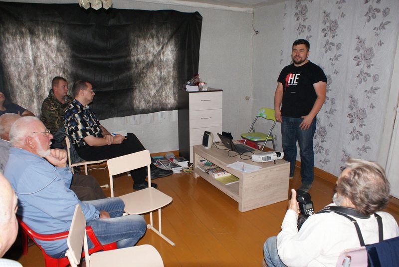 Андрей Полуда рассказывает о проблеме смертной казни в Кричеве. Фото: "Вольный Город".
