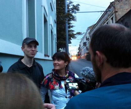  Дмитрий Дашкевич выходит из Гродненской тюрьмы. Фото В. Хмльмановича.