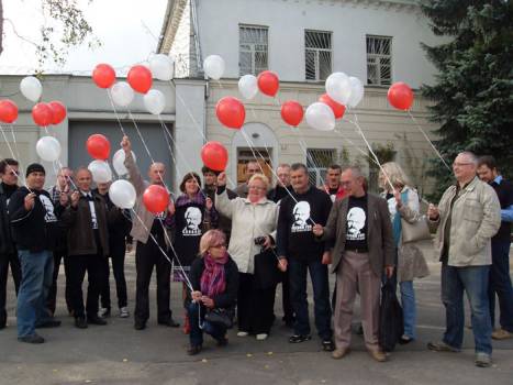 Action on Ales Bialiatski's birthday in Minsk, September 25, 2011