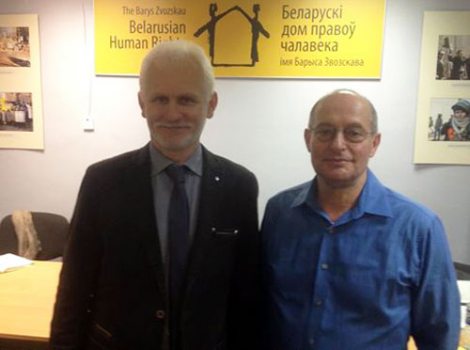 Председатель ПЦ "Вясна" Алесь Беляцкий и спецдокладчик ООН по правам человека в Беларуси Миклош Харашти.
