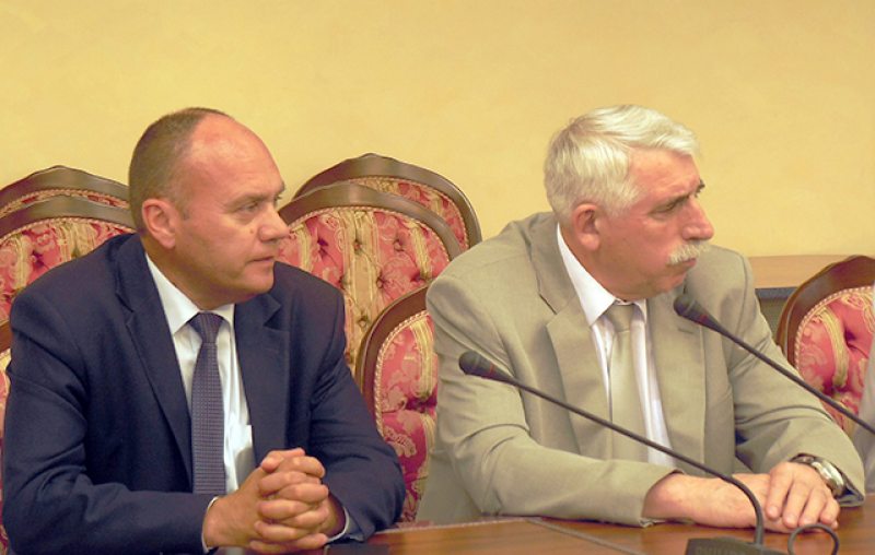 На фото слева Сергей Хильман, председатель Минской городской избирательной комиссии (фото с сайта minsk.gov.by)