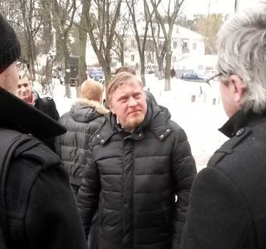 Ігорь Логвінов возле суда 9 января 2015 года.
