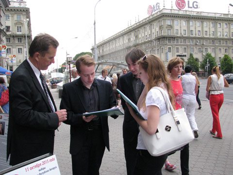 Сбор подписей за претендентов в президенты в Минске