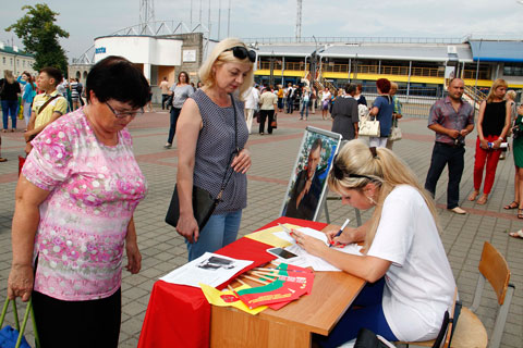 Пинск. Сбор подписей. Фото pinsk.gov.by
