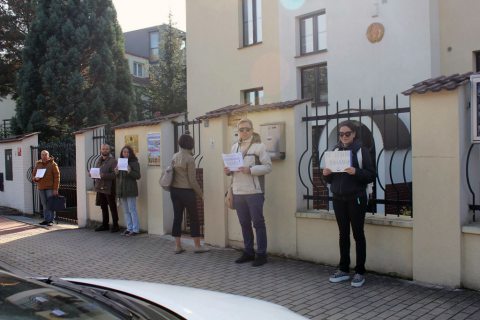 Акция у посольства Беларуси в Праге 11 октября 2015