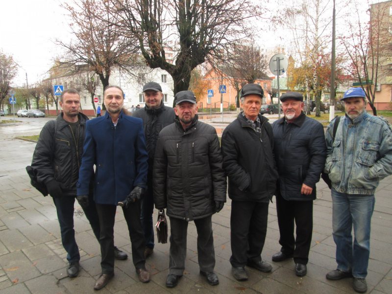 Правозащитники и активисты из Баранович после суда по делу Григория Грика
