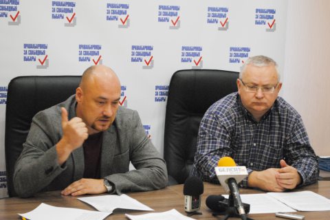 Валянцін Стэфановіч і Алег Гулак падчас прэс-канферэнцыі