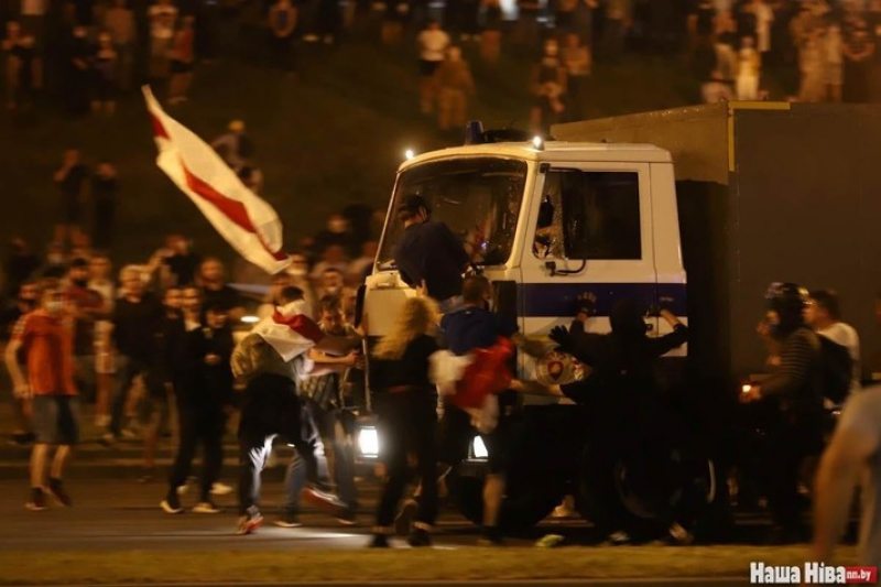 A police truck ramming into a crowd of protesters in Minsk. August 9, 2020. Photo: nn.by