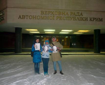 Активисты Крымского правозащитного центра "Действие" и Независимого профсоюза "Студенческое действие" в поддержку белорусских правозащитников