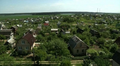 The park will be constructed in Smaliavichy area. Summer residents are worried for their houses. Photo by belsat.eu
