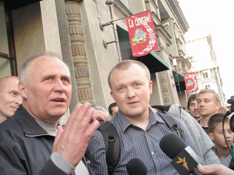 Mikalai Statkevich at a picket on September 10, 2015