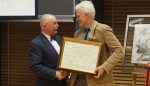 Ales Bialiatski receives Lieŭ Sapieha award in Warsaw