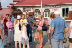 Анатолий Лебедько посетил 7 августа пикеты по сбору подписей в Бобруйске
