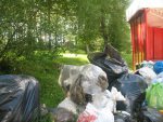 Барановичи: у памятного знака в честь Полонковской битвы - большая мусорка
