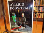 Плакат против смертной казни в городской библиотеке Стокгольма
