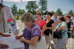 Сбор подписей в поддержку кандидатов cквозь призму снимков государственных СМИ: очереди, чтобы подписаться за Лукашенко и никого - за оппозиционных кандидатов
