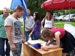 Новополоцк. Сбор подписей в поддержку Николая Манохина.