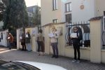 Officer of Belarusian Embassy in Prague threatens participants of picket against election rigging with deportation