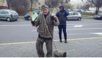 Гродно: активист пришел на суд с колодкой на цепи