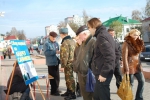 Слуцк: Выбаршчыкаў падпісваюць за Лукашэнку, масава збіраючы пашпарты