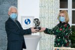 Правозащитникам "Весны" передали диплом и статуэтку престижной премии "За достойный образ жизни"