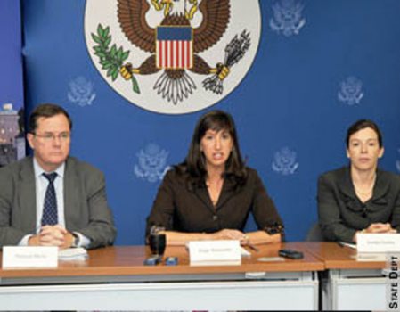 Члены правительственной делегации США во время пресс-конференции