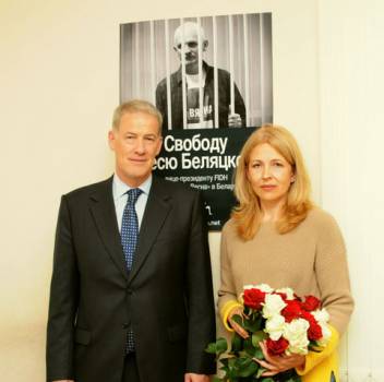 Michael Scanlan, Chargé d'Affaires ad interim of the United States in Belarus, and Ales Bialiatski's wife Natallia Pinchuk
