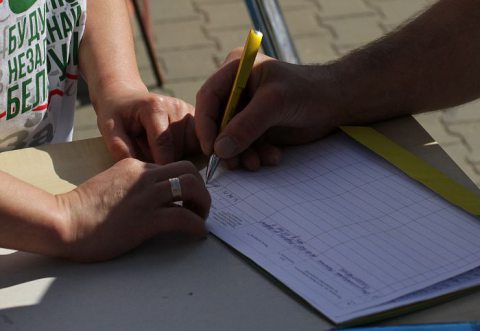 Нарушения при сборе подписей за Лукашенко в Жодино
