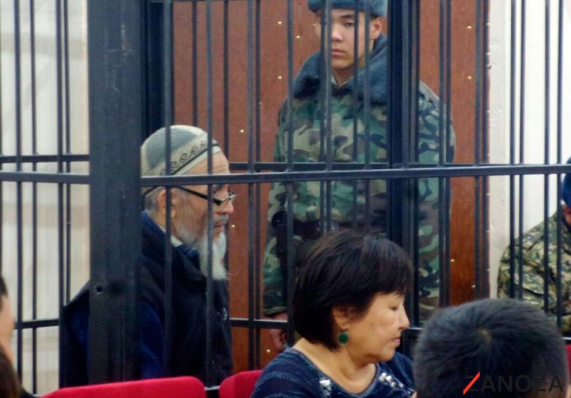 Азимжан Аскаров в суде 8 ноября. Фото: zanoza.kg