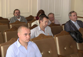 На снимке: Дмитрий Август и Александр Галькевич (на первом плане) во время заседания комиссии