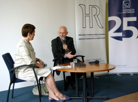 Журналіст Марыя Пшэломец і Алесь Бяляцкі падчас адкрытай сустрэчы ў Варшаве 10 ліпеня 2014