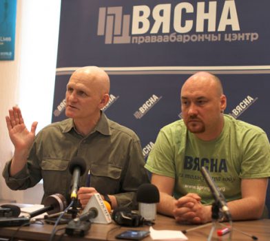 Алесь Беляцкий и Валентин Стефанович на пресс-конференции 23 июня в Минске. Фото: Алексей Лапицкий