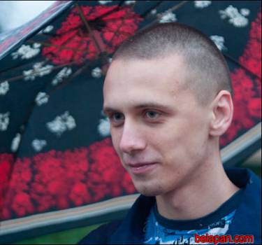 Aliaksandr Frantskevich on his release from jail (September 3, 2013)