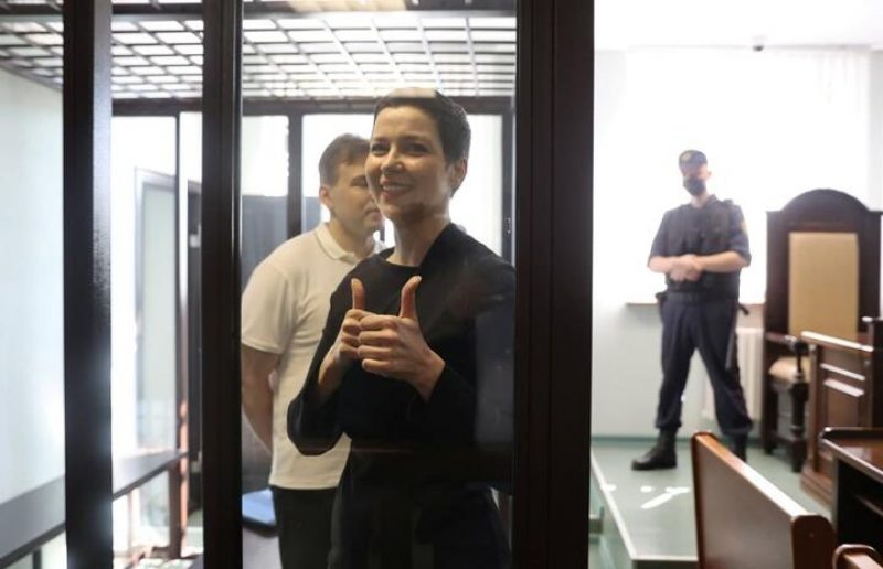 Марыя Калеснікава і Максім Знак у судзе. Фота: Reuters