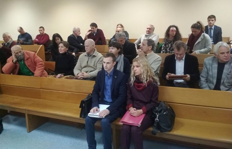 Перед началось судебного заседания 18 декабря. На первой скамье - представители ОГиМ УВД Московского района Минска
