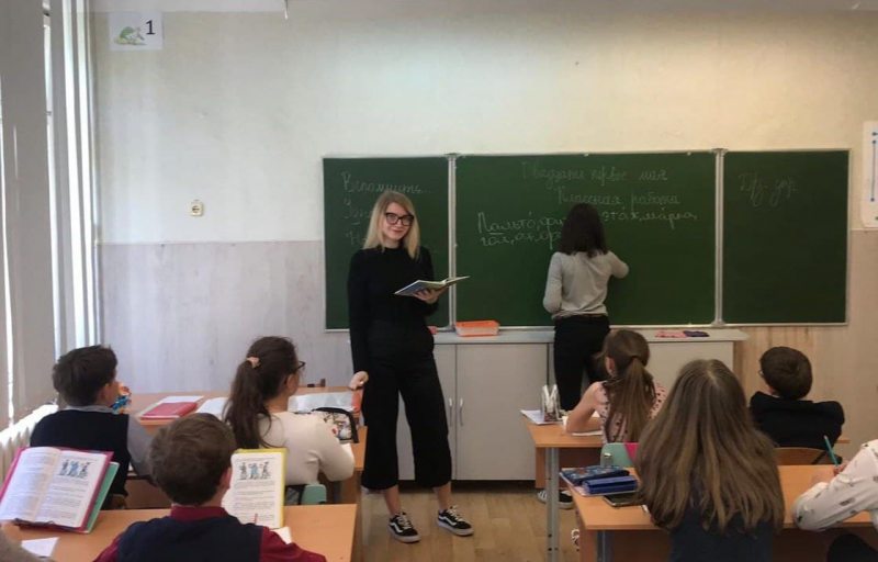 Два года Настя работала учительницей русккого языка и литературы