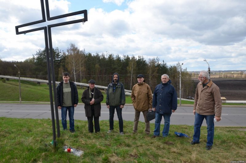 У Креста памяти по жертвам чернобыльской трагедии в Могилеве. Фото: Радио Свобода.