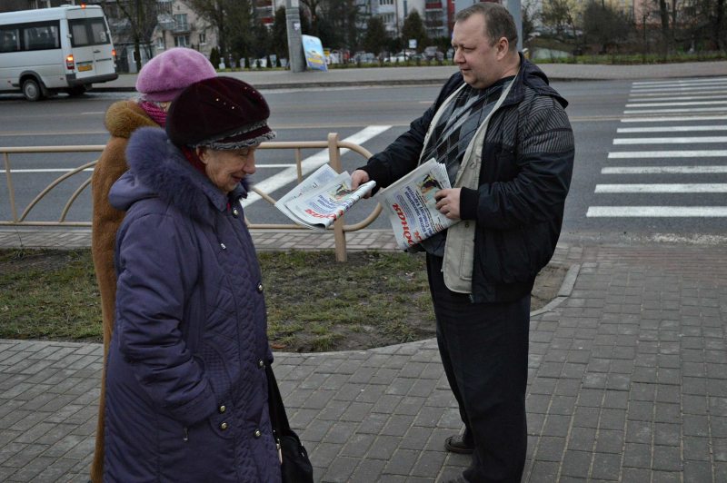 Інфармацыйная акцыя праваабаронцаў “Вясны” 10 снежня ў Гародні.