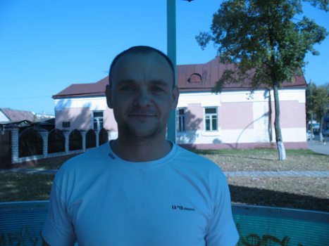 Активист Дмитрий Полойко