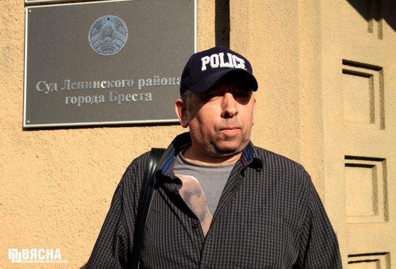 Blogger Siarhei Piatrukhin before the first session of the defamation trial at the Lieninski District Court of Brest. April 9, 2019. Photo: spring96.org