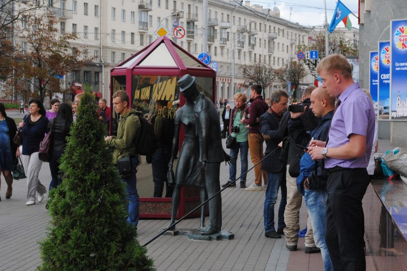 Правоцентристская коалиция провела совместный агитационный пикет возле ЦУМа в Минске 1 сентября 2016 года.
