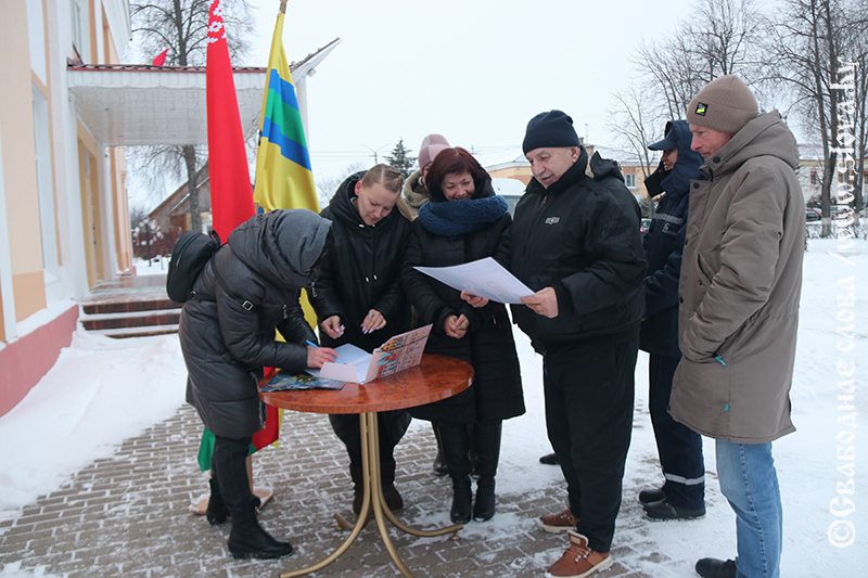 Пікет па зборы подпісаў у Рагачове.