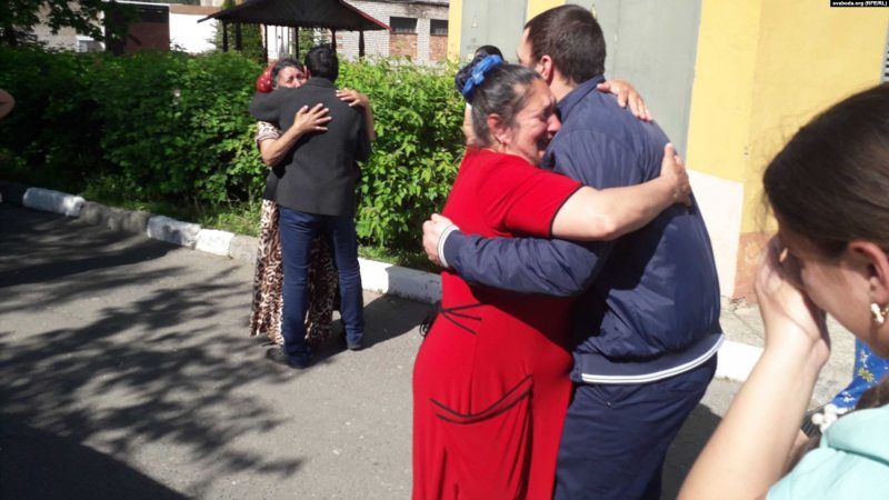 Roma women meet their husbands after their release from custody over a police officer's death in Mahilioŭ. Photo: svaboda.org