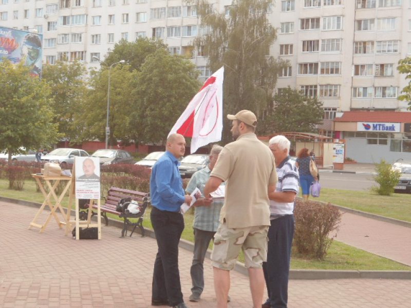 Солигорск. Агитационный пикет в поддержку Александра Молочко.