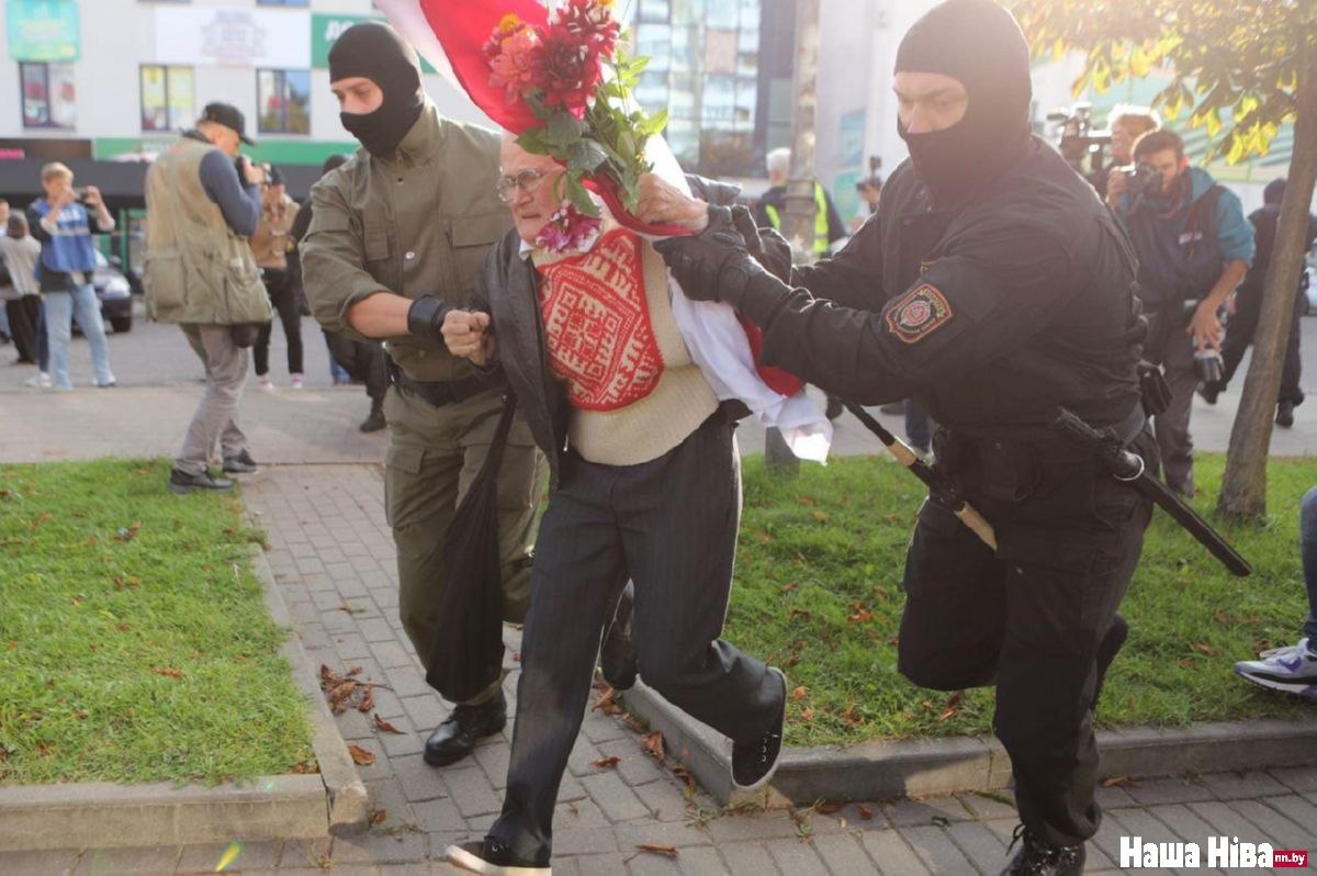 Protester Nina Bahinskaya detained during Women's March in Minsk. September 19, 2020. Photo: Nasha Niva
