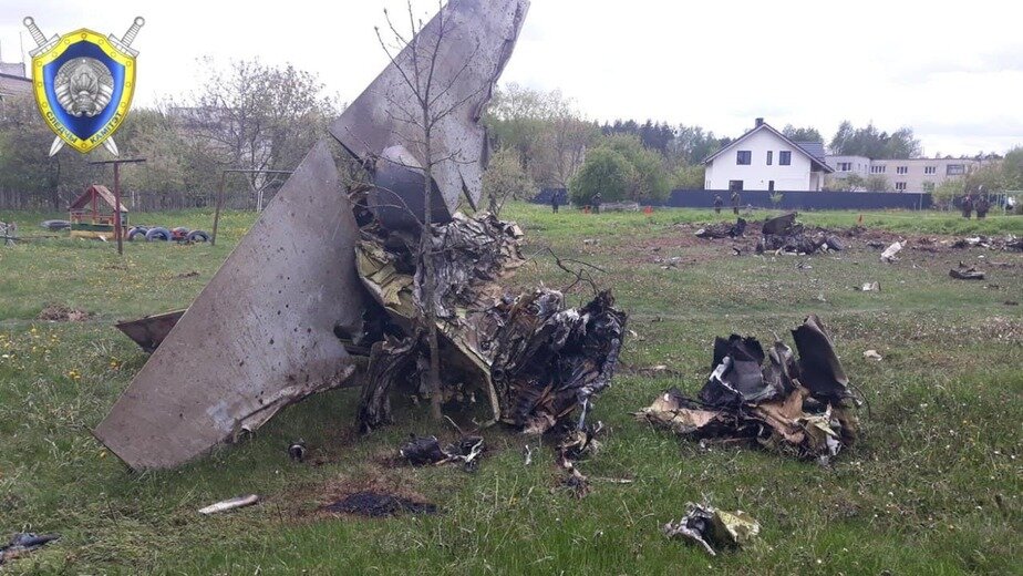 Место крушения военного самолета в Барановичах