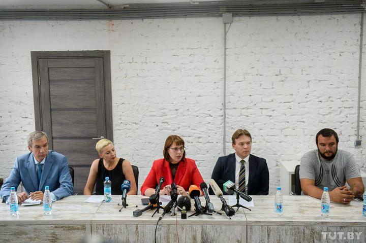 Coordination Council members talking to reporters on August 18, 2020. Photo: tut.by