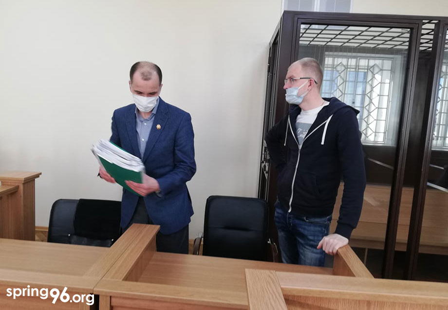 Алексей Лапо с адвокатом в суде 18 февраля.