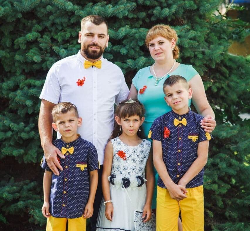 Игорь и Юлия Лаптанович с детьми